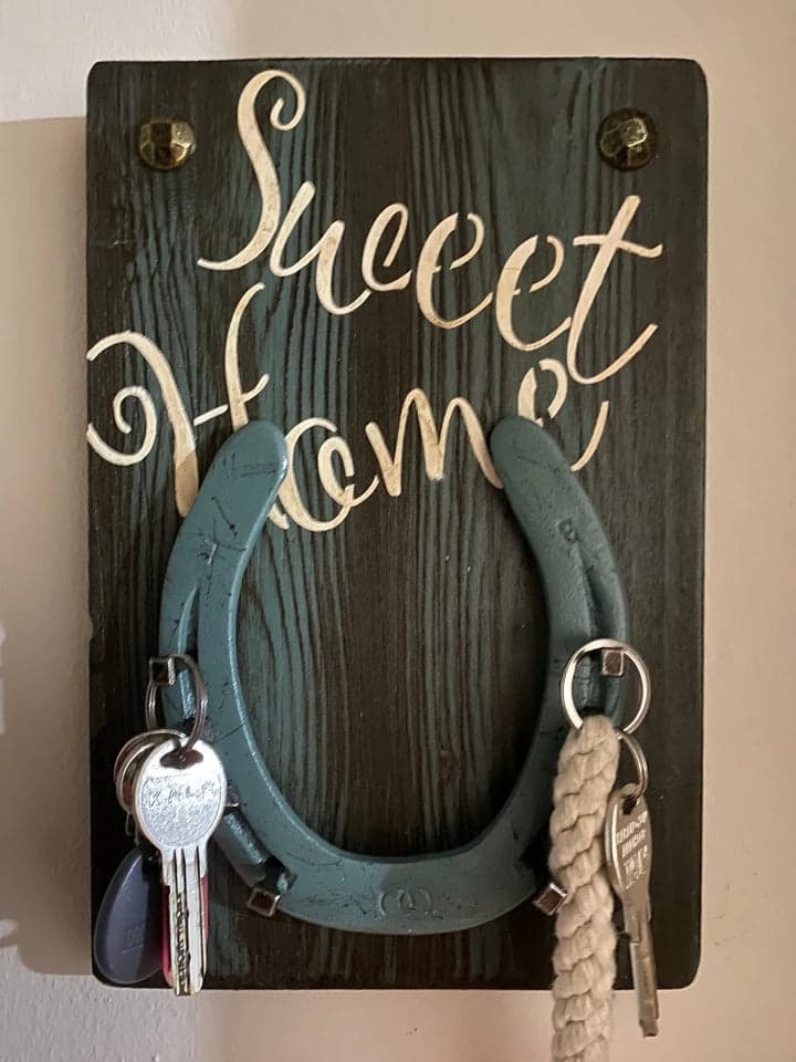 At Nalı Duvar Anahtarlık - 2